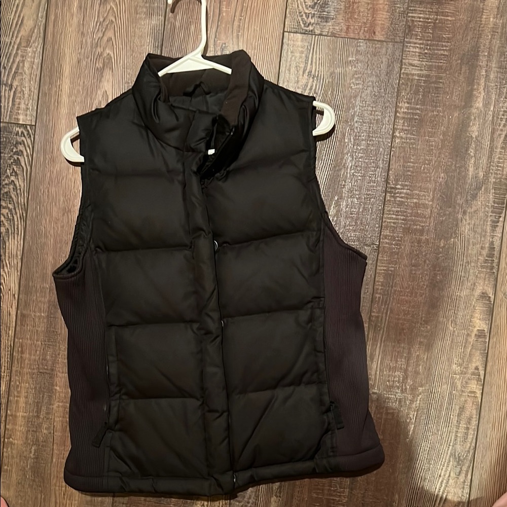 GAP Women's Black Puffer Vest